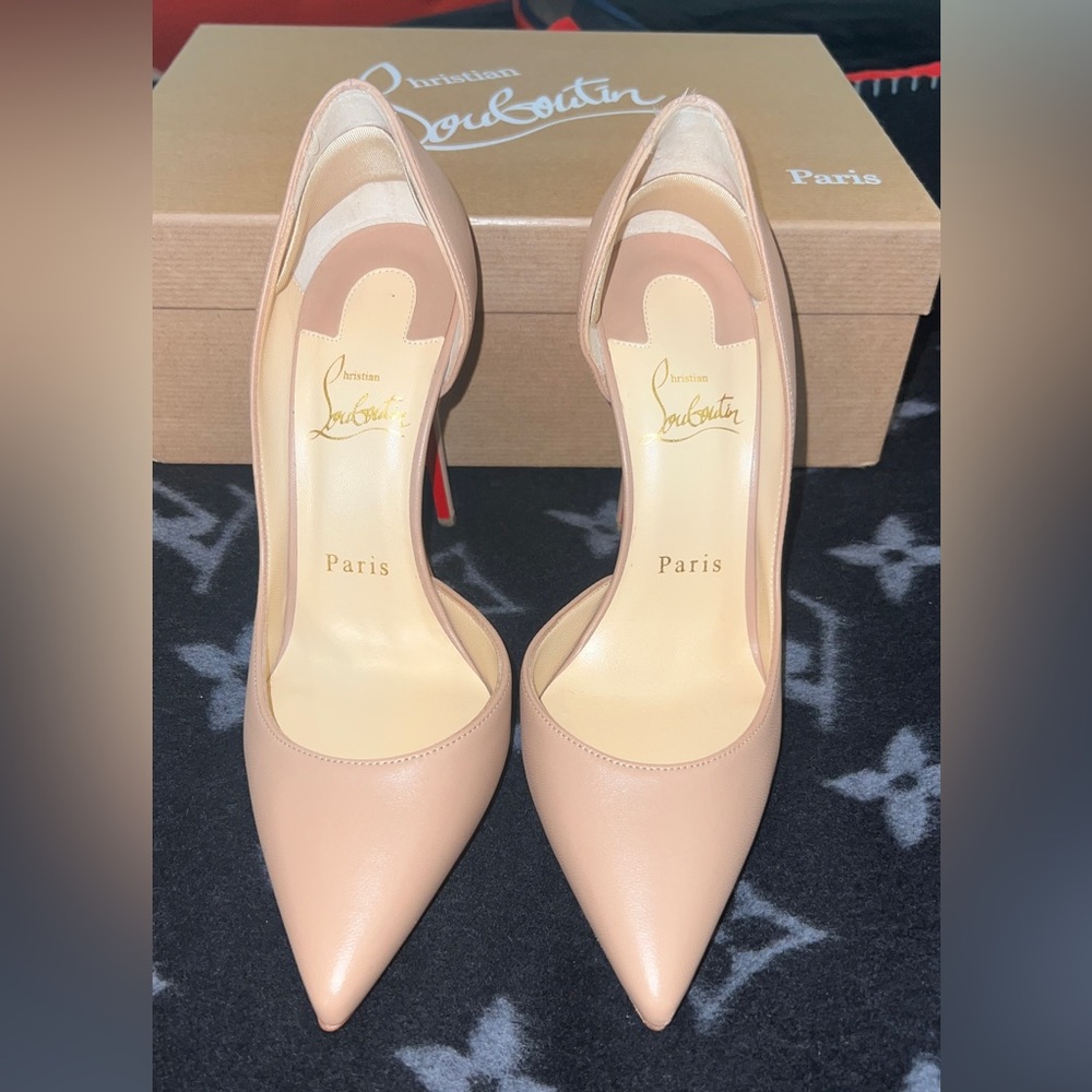 Like New Christian Louboutin Size 36 Nude Iriza pumps.